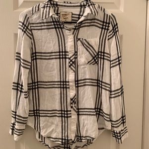 Arizona jean Co. white and black flannel